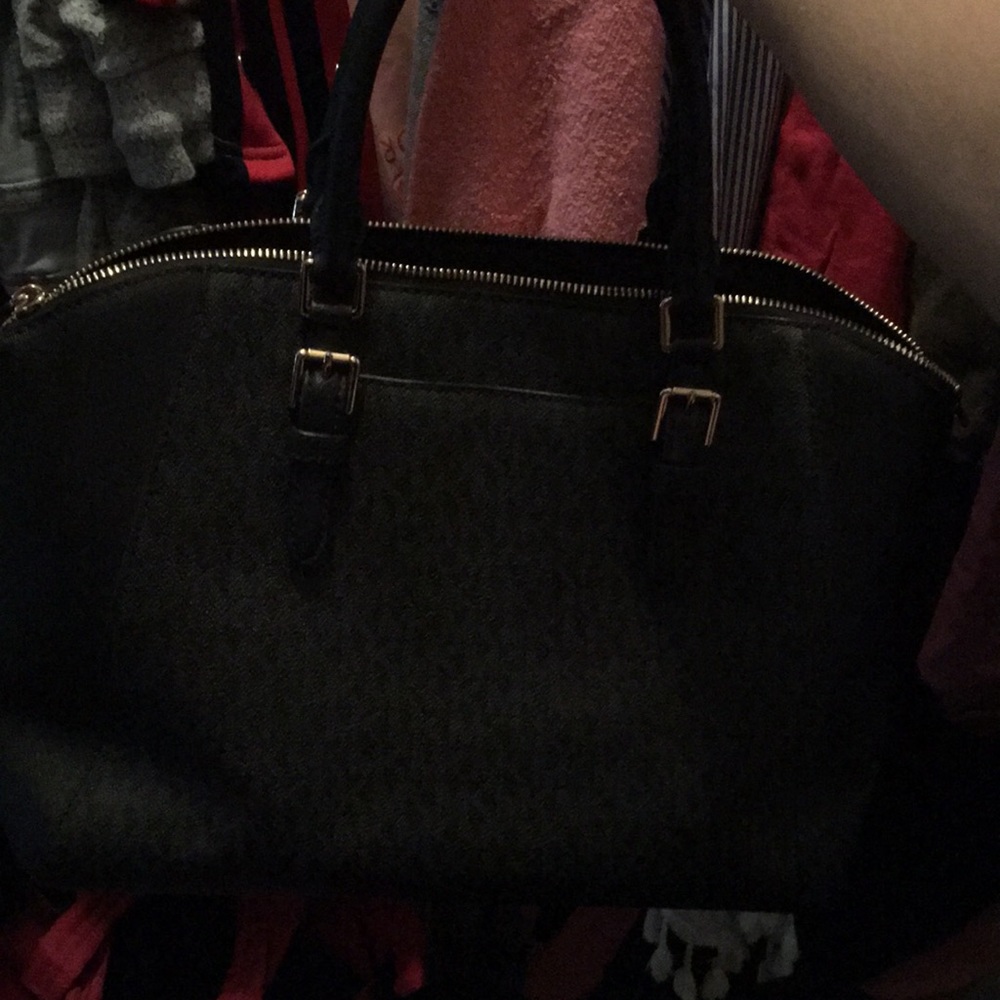 Mk... black hand bag newly used - Picture 3 of 3